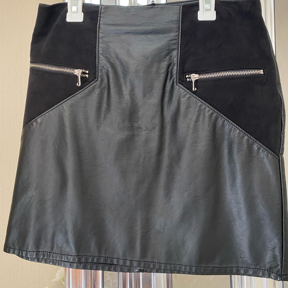 H&M Divided foo black leather skirt